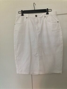 Lexi brand classic white denim stretch pencil skirt